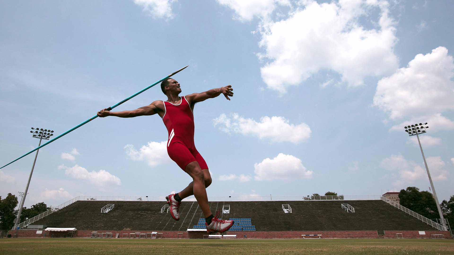 激烈对抗不断，场上气氛瞬间升温，气氛猛烈对不对